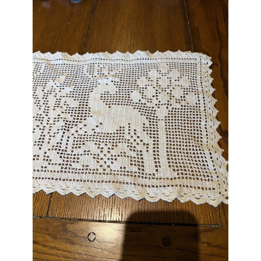 Vtg Hand Crocheted Tablec Runner With Deer & Trees 35.5
